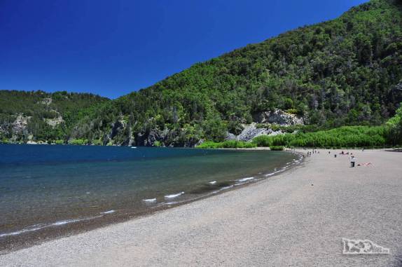 Muito sol na praia de San Martín de Los Andes, na Argentina